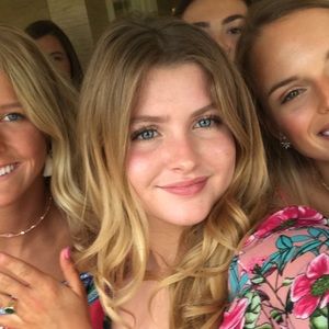 Meet your Posher, Elizabeth